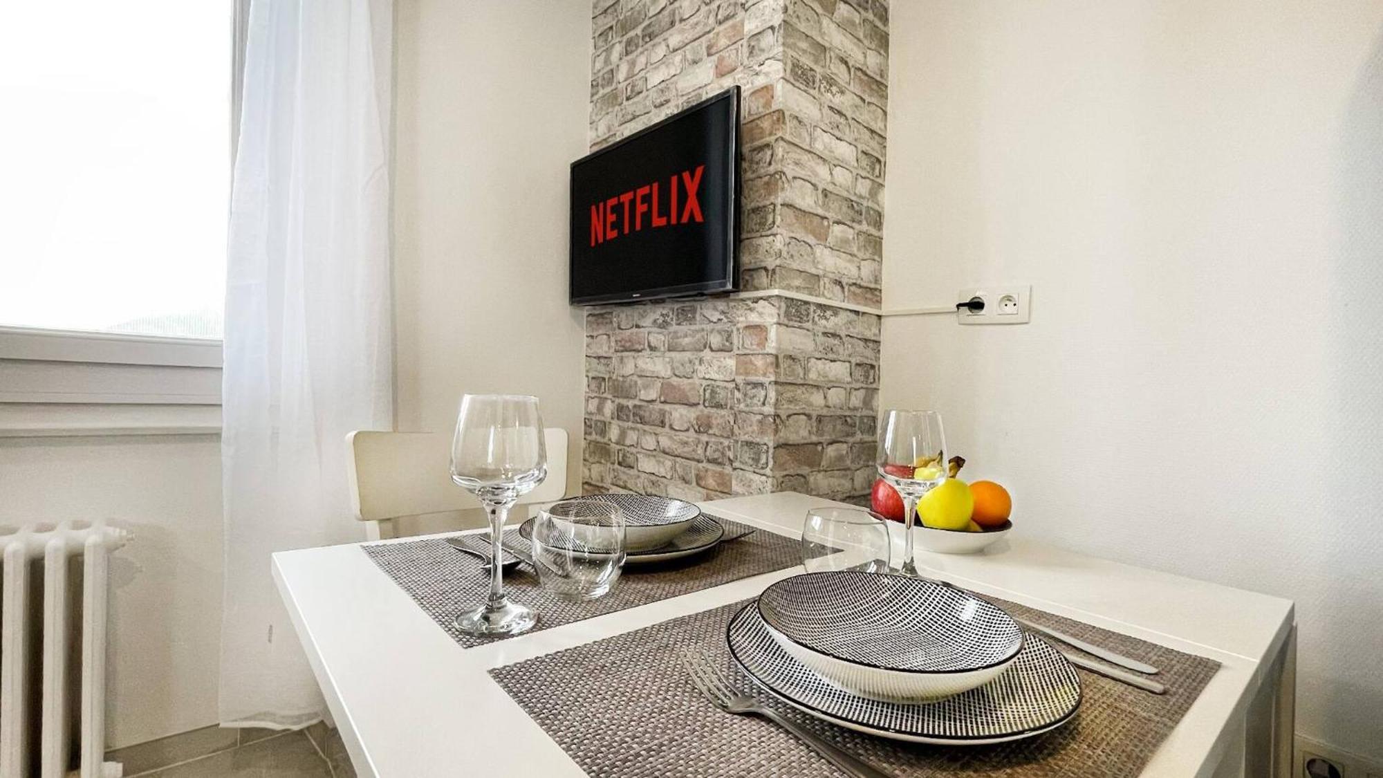 Homey Keola - Parking Prive Gratuit - Aux Portes De Geneve - Au Pied Du Tram - Appartement Avec 1 Chambre Et Un Grand Salon Avec Un Canape-Lit Амбиёи Экстерьер фото